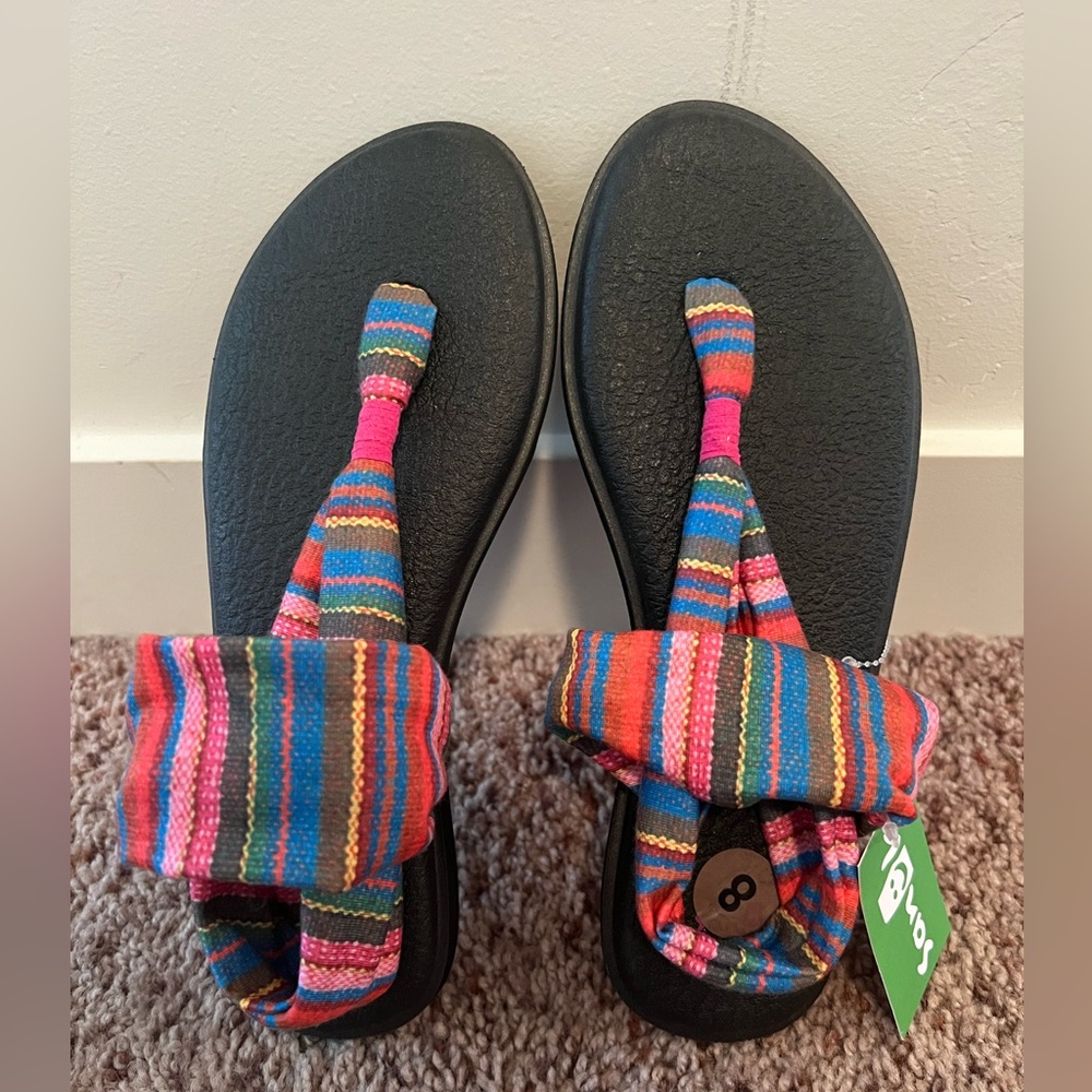 Women’s size 8 Sanük flip flops